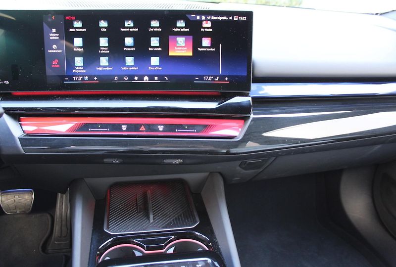 BMW Řada 5 550e xDrive - fotka 4 z 26