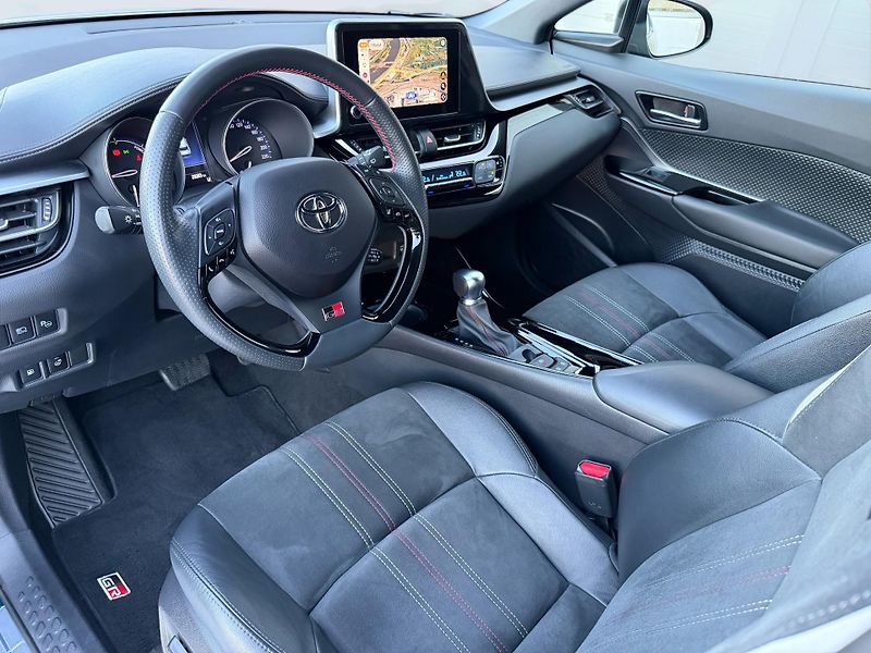 Toyota C-HR 2.0 Hybrid GR Sport e-CVT - fotka 3 z 31