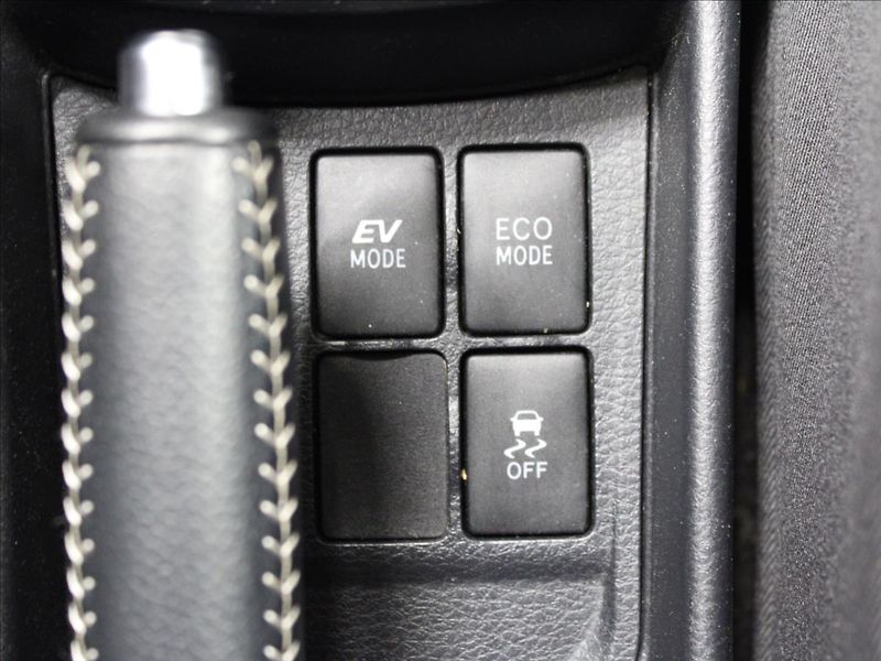 Toyota Yaris 1,5 i Hybrid Comfort At. - fotka 26 z 31