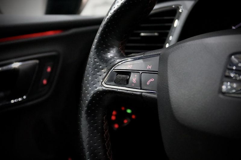 Seat Leon ST 1.4 TSI 92 kW FR - fotka 23 z 35
