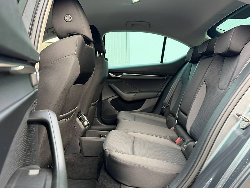 Škoda Octavia Selection 1,5 TSI 110 kW 6° MP - fotka 9 z 35