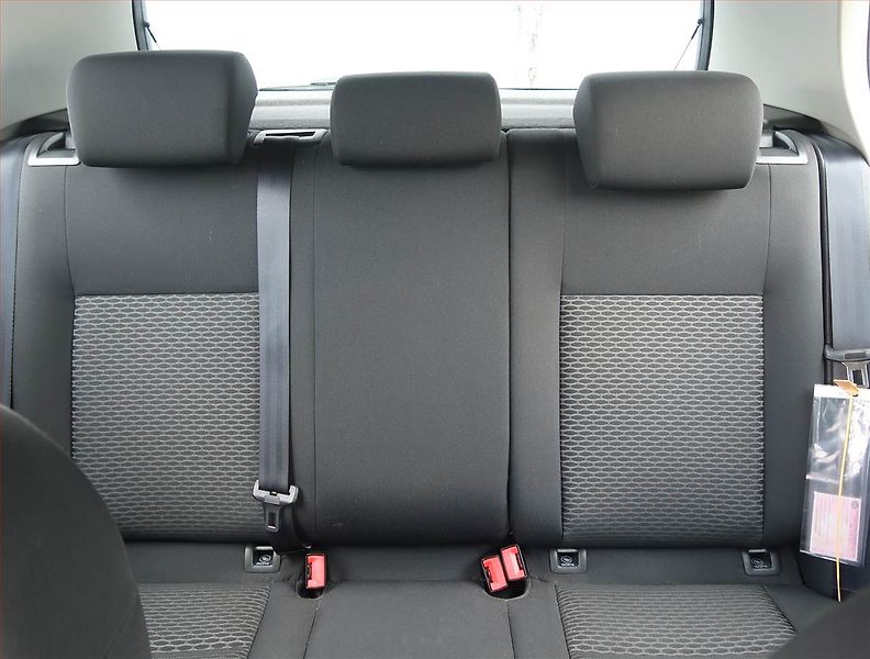 Volkswagen Golf (2011) 1.4 16V, Vyhř. sedaček - fotka 10 z 14