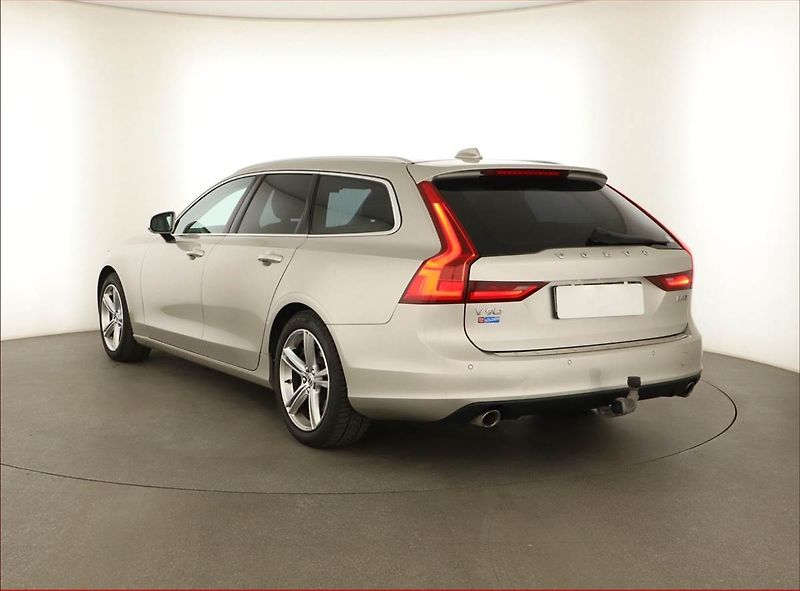 Volvo V90 (2017) D5 AWD, 4X4, Automat, Kůže - fotka 4 z 17