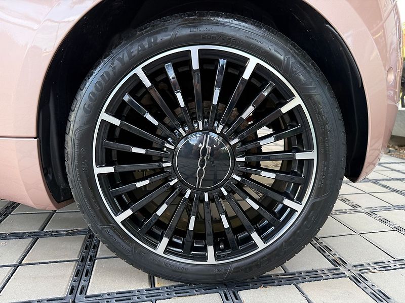 Fiat 500 LaPrima 3+1 42 kWh - fotka 9 z 38