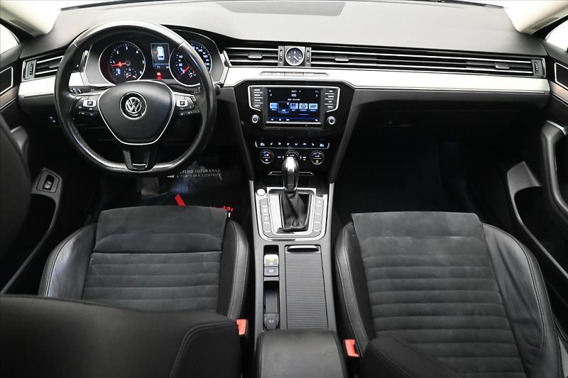Volkswagen Passat 2,0 TDI 140 kW DSG 4Motion Zár - fotka 15 z 31