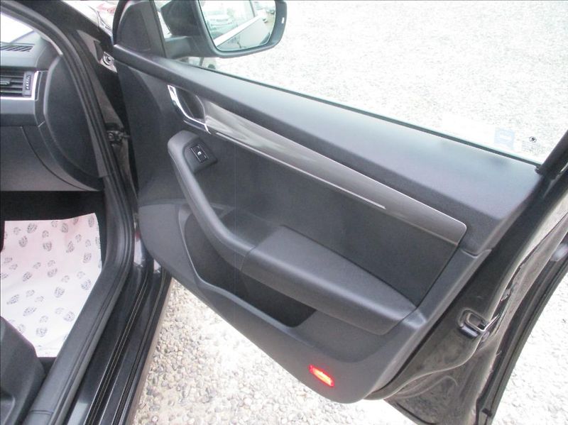 Škoda Octavia 2,0 TDI, Style,DSG,ZAMLUVENO, - fotka 10 z 47