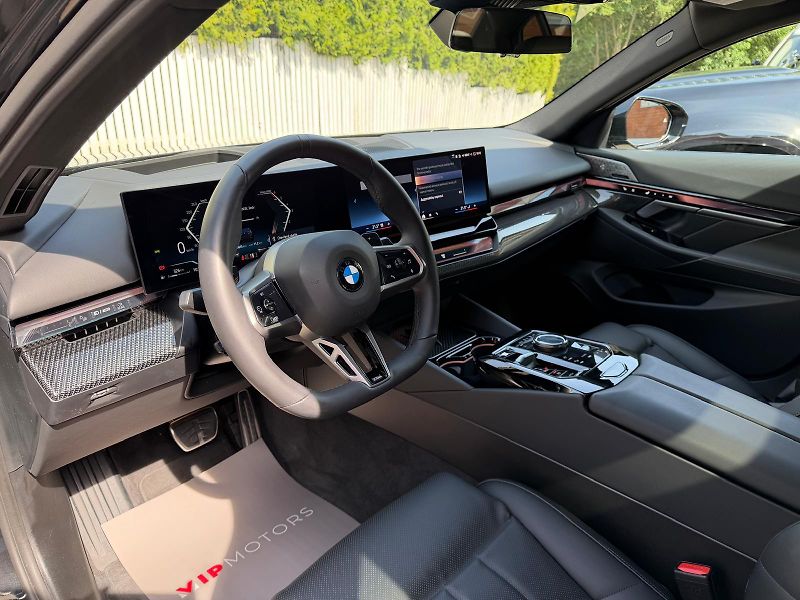 BMW Řada 5 540xD-M PRO-R21-PANO-B&W - fotka 11 z 36
