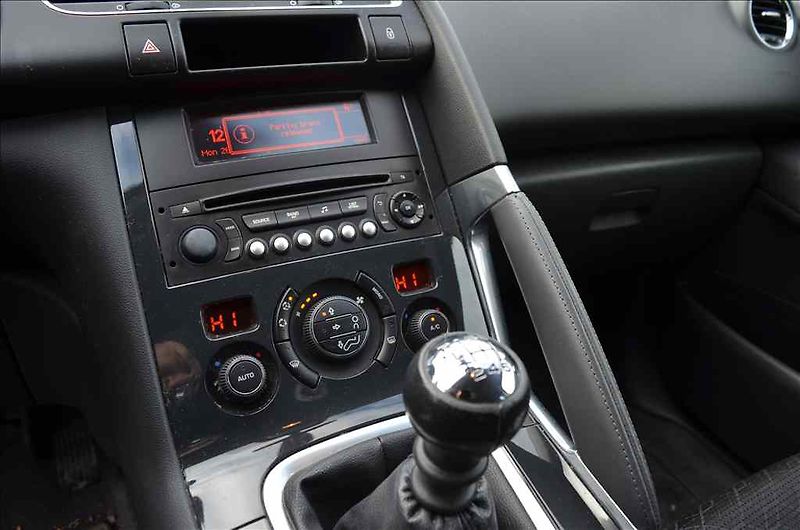 Peugeot 3008 (2014) 1,6 HDI - fotka 14 z 21