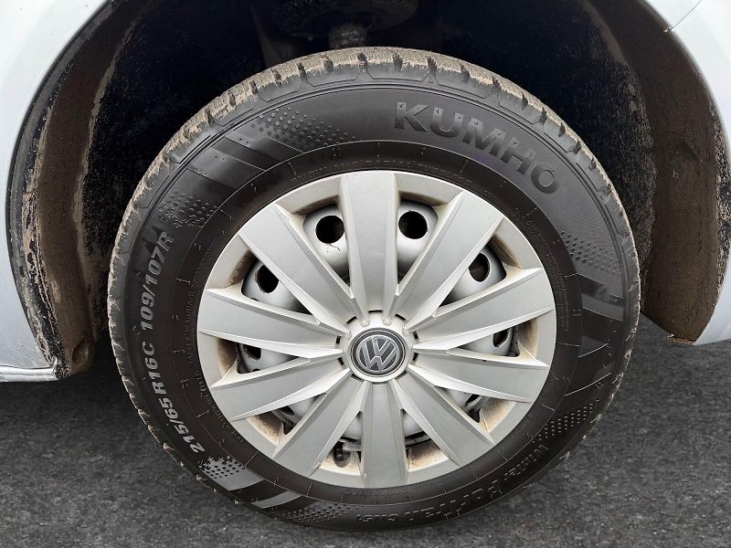Volkswagen Caravelle (2017) LONG 4x4 DSG 110kW 9MÍST NAVI - fotka 9 z 21