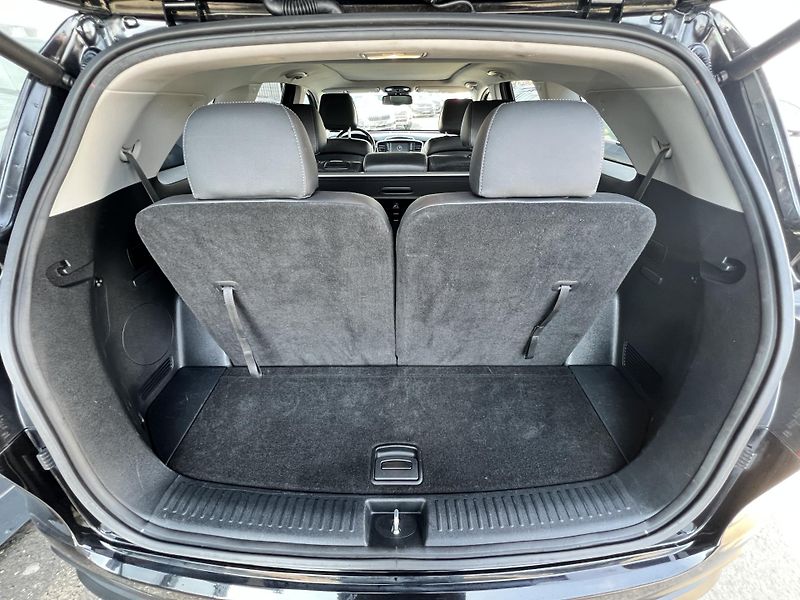 Kia Sorento 2.2CRDi REBEL 4x4 KŮŽE 7MÍST - fotka 33 z 52