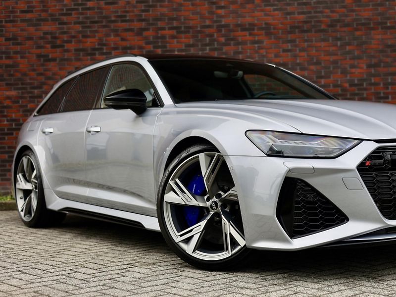 Audi RS 6 (2023) 4.0 TFSI V8 quattro Exclusive - fotka 6 z 49