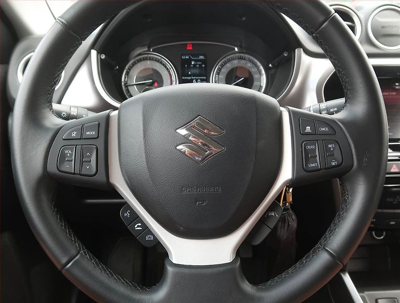 Suzuki Vitara (2022) 1.4 BoosterJet, Serv.kniha - fotka 15 z 19