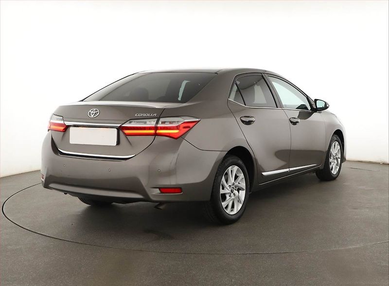 Toyota Corolla (2017) 1.6 Valvematic, Serv.kniha - fotka 5 z 17