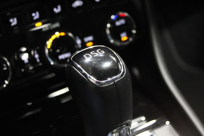 Škoda Superb 2,0 TDI DSG 140KW Sportline - fotka 31 z 37
