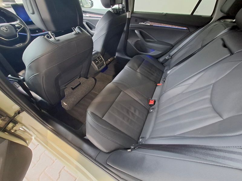 Škoda Superb (2024) COMBI Laurin&Klement TD 142/2. - fotka 33 z 55