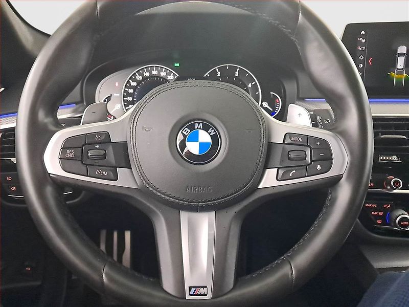 BMW Řada 5 (2019) M Sport 530d xDrive - fotka 22 z 23