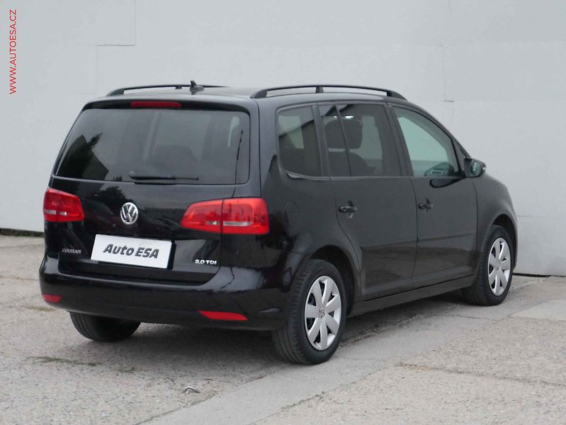 Volkswagen Touran (2014) 2.0TDi, DSG, park.asist - fotka 6 z 16