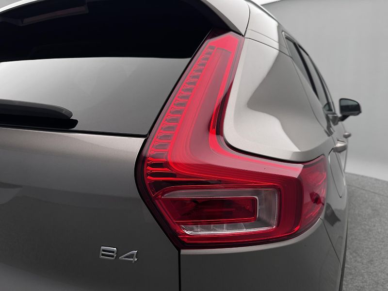 Volvo XC40 B4 MOMENTUM AUT  - fotka 22 z 47