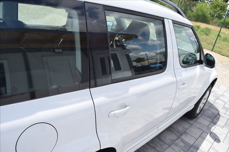 Škoda Yeti 1,2 TSI 77KW NÍZKÉ KM NOVÁ STK - fotka 10 z 46