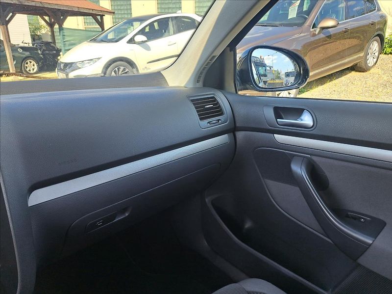 Volkswagen Golf 2,0   TDi 1MAJ*Tažné*Rozvody - fotka 23 z 34