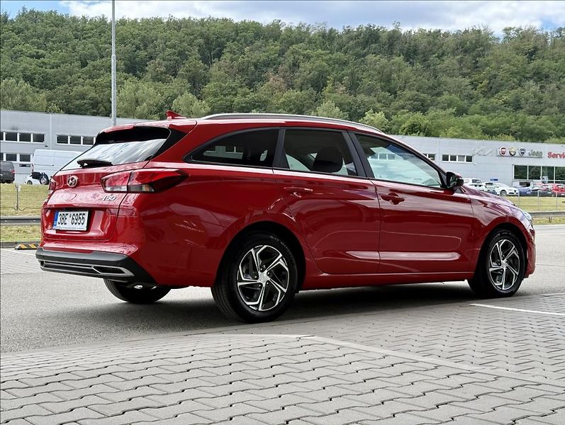 Hyundai i30 1,0 T-GDI  WG Comfort Climate - fotka 3 z 26