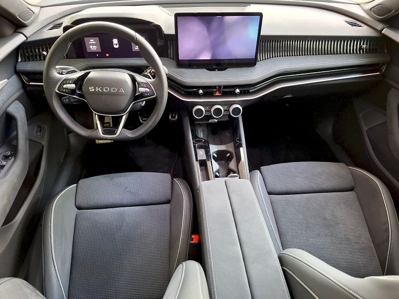 Škoda Superb (2025) SPORTLINE 110/2.0 A7A - fotka 20 z 28