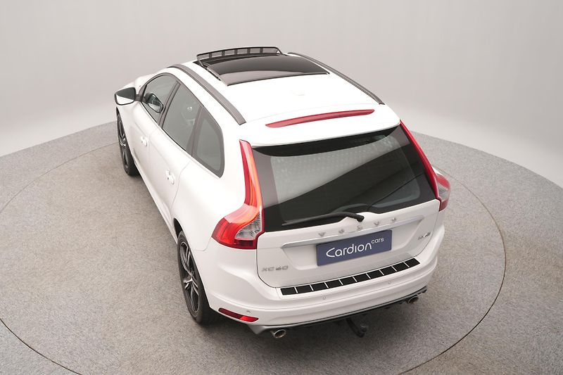 Volvo XC60 D4 R-DESIGN AUT RERERVACE - fotka 14 z 46