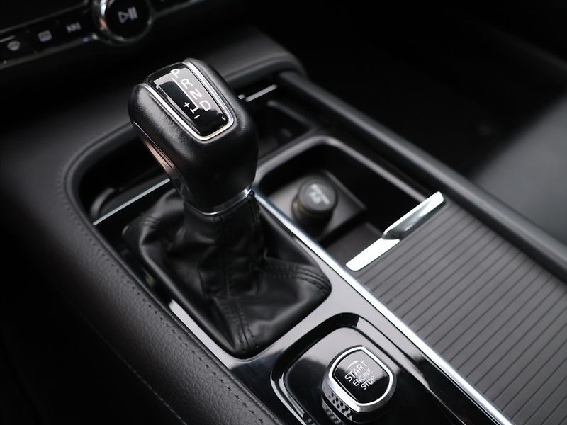 Volvo V90 2,0 T5 184kW Momentum CZ DPH - fotka 26 z 36