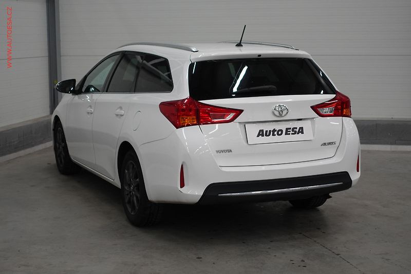 Toyota Auris (2015) 1.4D, 1.maj,ČR, autoAC - fotka 6 z 21