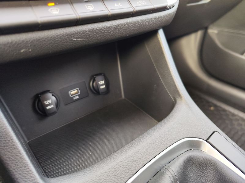 Hyundai i30 1.5i/81kW Start Plus - fotka 16 z 24