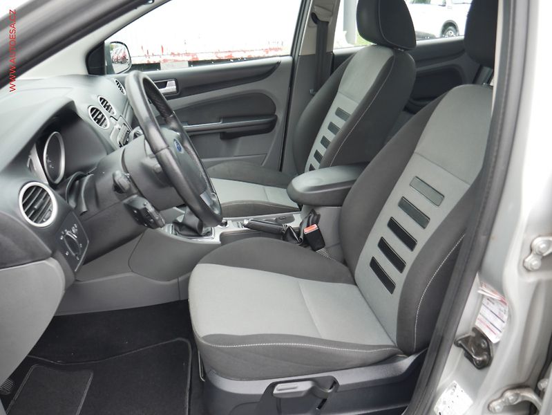 Ford Focus (2010) 1.6 TDCi, AC, tažné - fotka 9 z 19