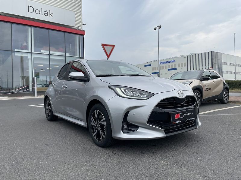 Toyota Yaris 1.5 Hybrid Style ODBĚR IHNED - fotka 1 z 27