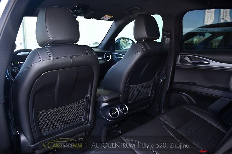 Alfa Romeo Stelvio 2.2D 16V 154kW Veloce AT8-Q4 - fotka 12 z 51