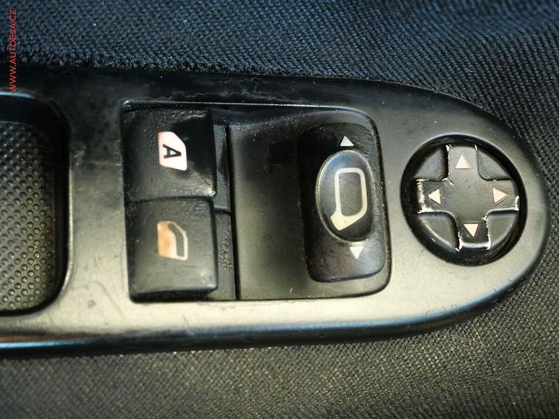 Peugeot 207 (2009) 1.4i, 2.maj,ČR, servis.kniha - fotka 14 z 19