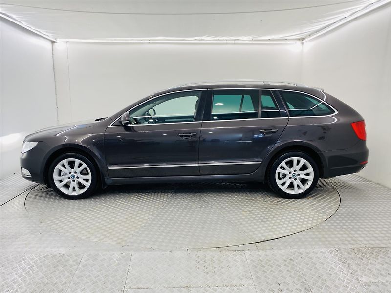 Škoda Superb 2,0 TDI DSG 103kW Bi-Xenon Ele - fotka 3 z 26