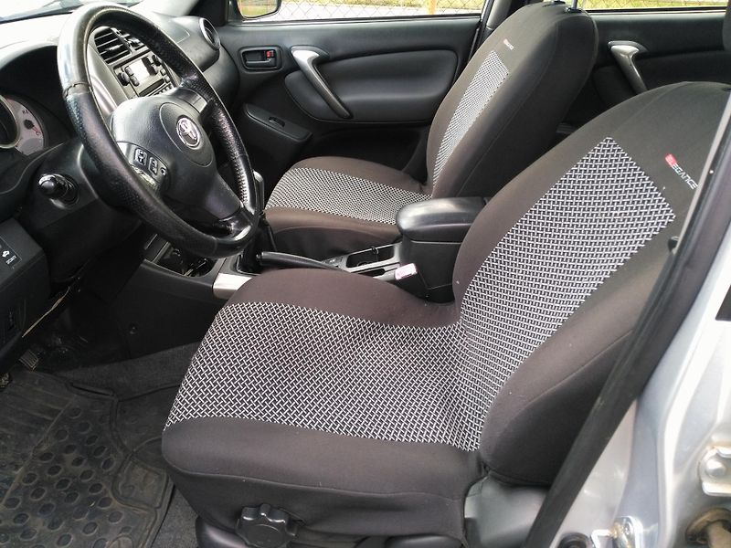 Toyota RAV4 2,0i /110 kW/ 4x4 - fotka 13 z 23