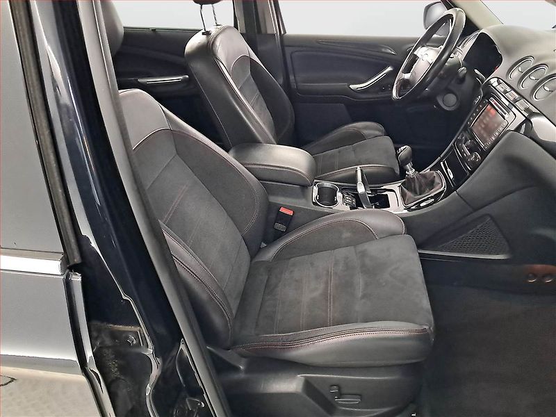 Ford S-MAX (2010) 2.0 TDCi, Navi, Xenony - fotka 9 z 17