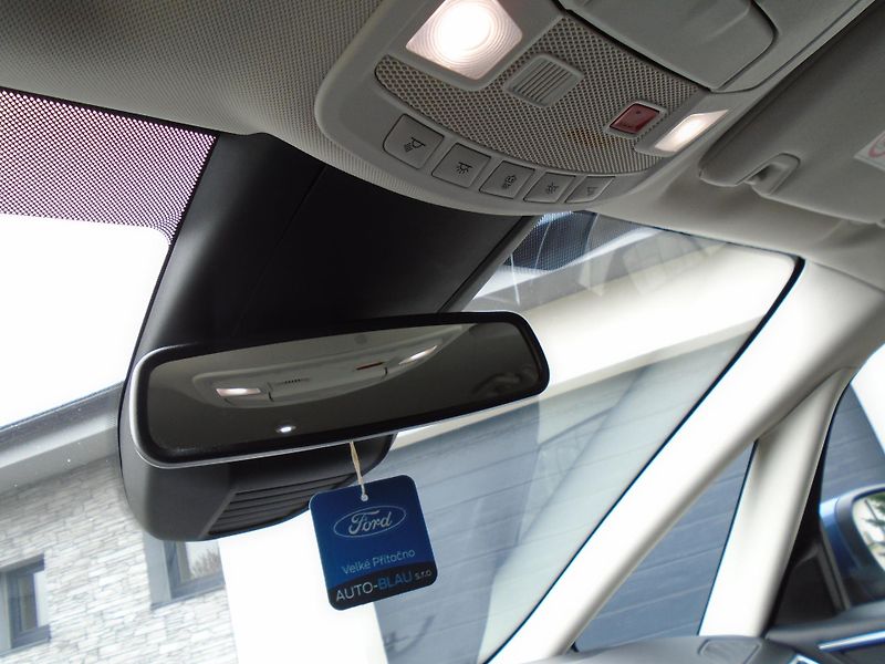 Ford S-MAX 2,0EcxoBlue 140kW 8A Vignale - fotka 32 z 46