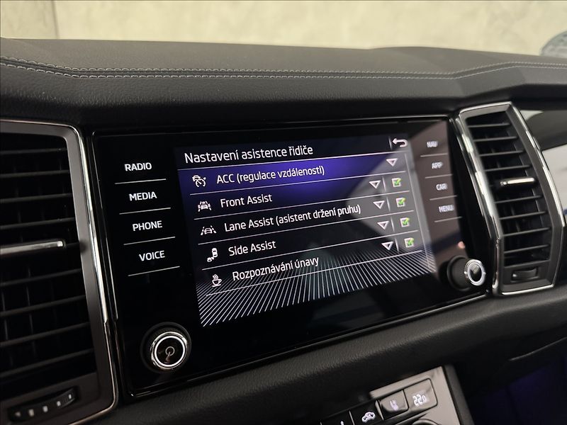 Škoda Kodiaq 2,0 TDi  DSG 4x4 L&K Virtual L - fotka 30 z 49
