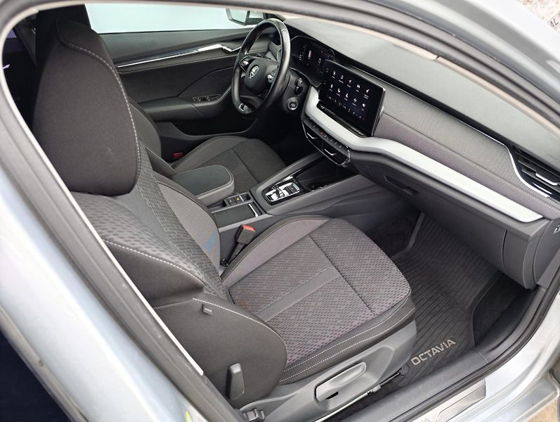 Škoda Octavia 2.0TDi 110kW DSG STYLE ČR - fotka 15 z 27