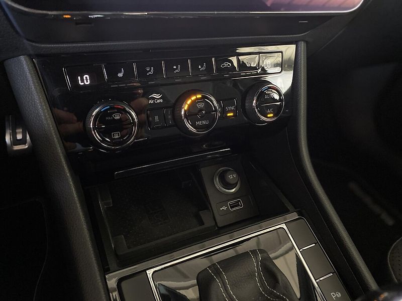 Škoda Superb 2.0 TSI 200 kW 4x4 DSG - fotka 22 z 30