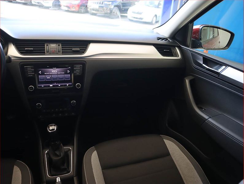Škoda Rapid (2019) 1.0 TSI, Navi, Tempomat - fotka 8 z 19