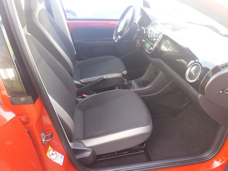 Volkswagen up! 1.0i,55kW,  ZADÁNO!!! - fotka 22 z 30