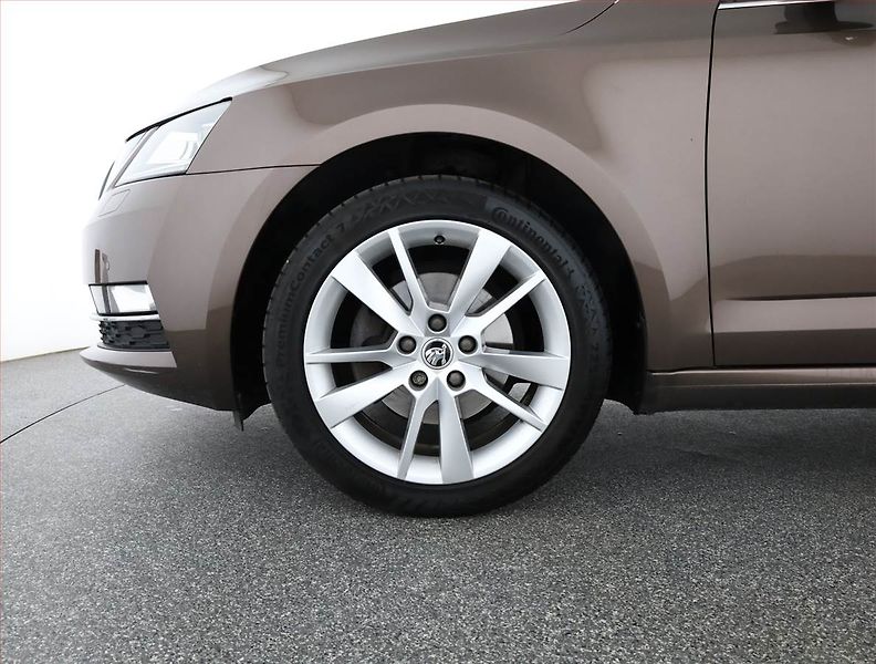 Škoda Octavia (2018) Style 1.4 TSI, ČR,1.maj - fotka 20 z 20