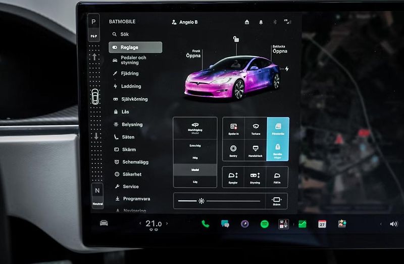 Tesla Model S Plaid AWD Tažné Yoke Panorama - fotka 16 z 25