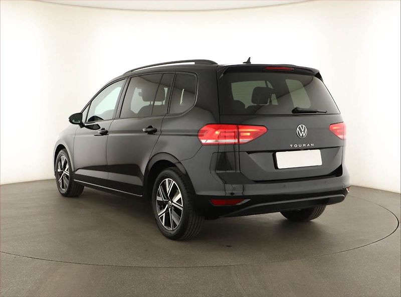 Volkswagen Touran (2023) Comfortline 1.5 TSI - fotka 4 z 17