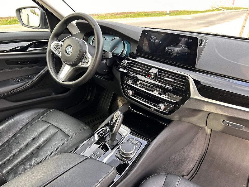BMW Řada 5 520D XDRIVE, 1. majitel - fotka 16 z 20