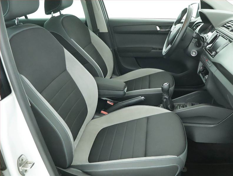 Škoda Fabia (2016) Ambition 1.2 TSI, Tempomat - fotka 9 z 17