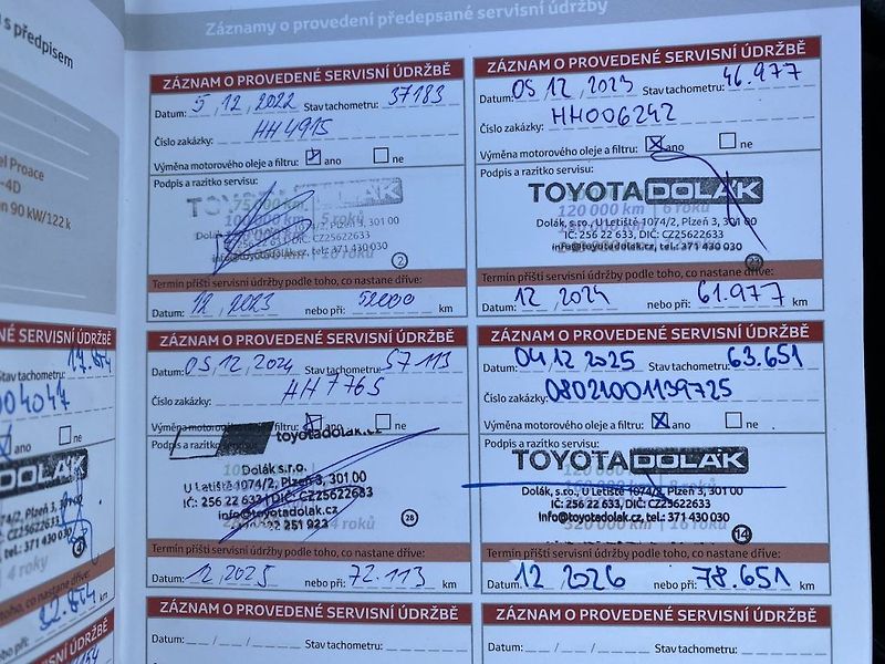 Toyota Corolla 1.6i, ČR, Executive, záruka - fotka 17 z 18