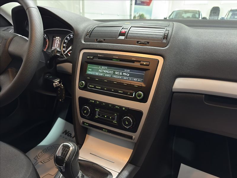 Škoda Octavia 1,4   TSI 90KW 1.MAJ FAMILY - fotka 18 z 37